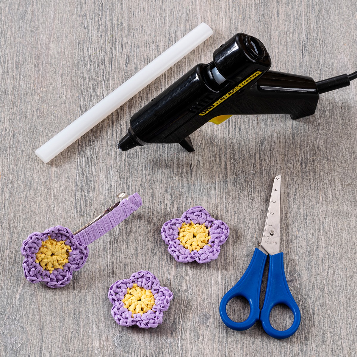 Anleitung Blumen-Haarspangen aus Bast